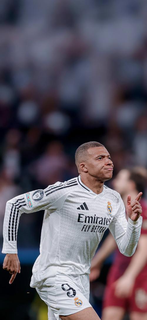 以下为 去重后的全部新闻标题（仅篮球 + 足球）：